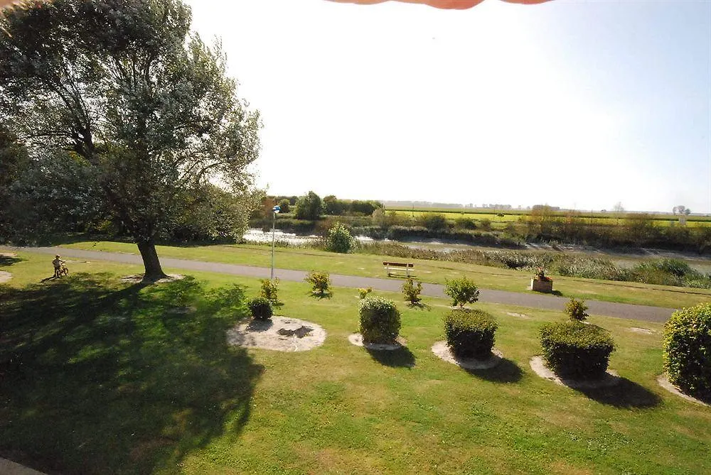 **  Hotel Rose Beauvoir  France